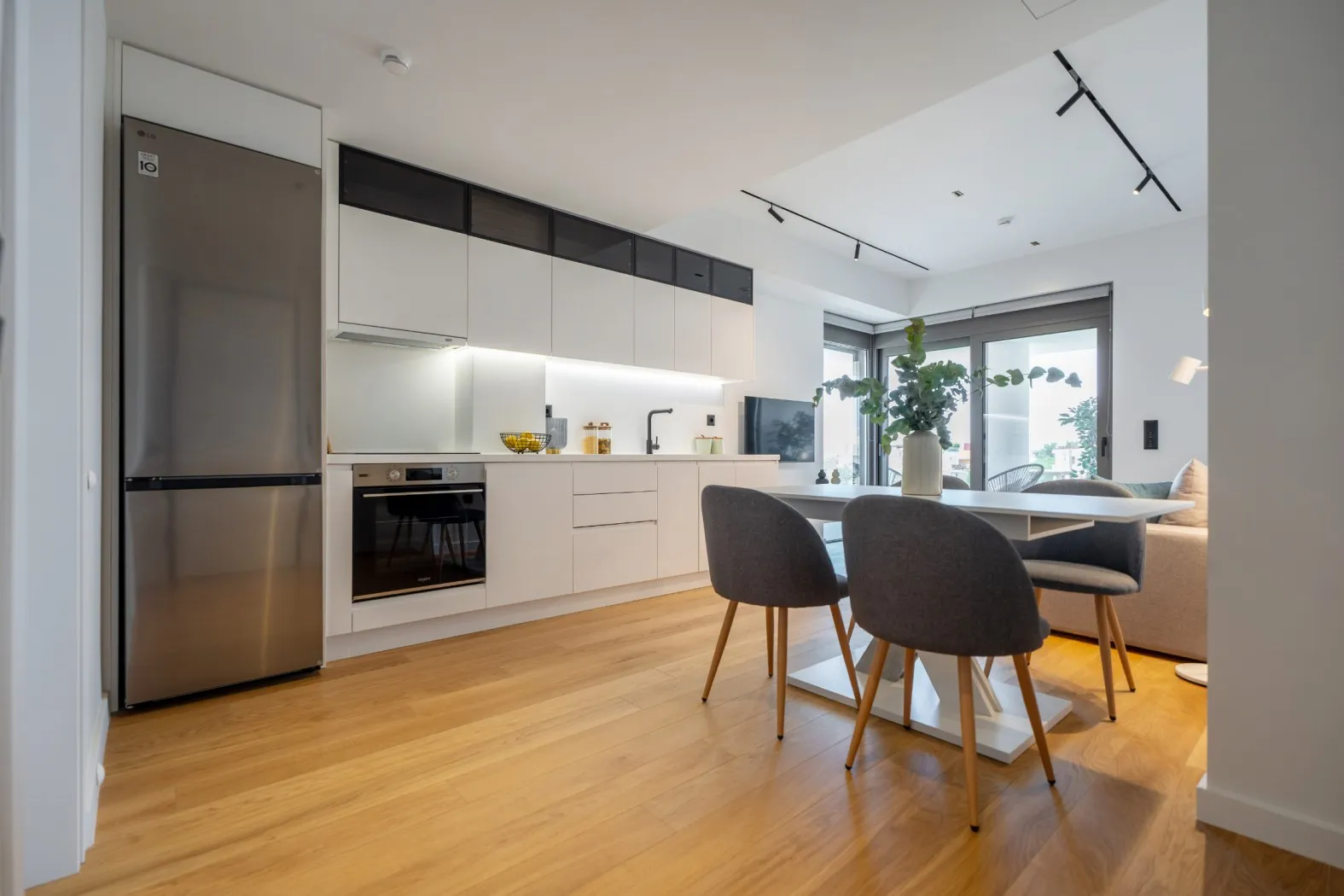 Aurora Residence I - gallery image 3