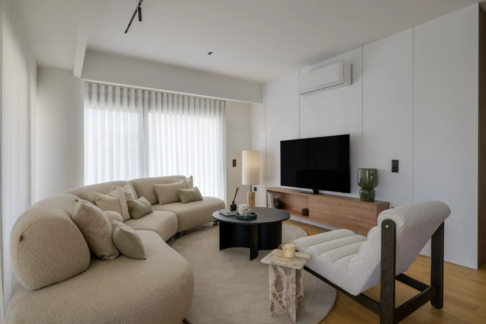 Aurora Residence I - gallery image 2