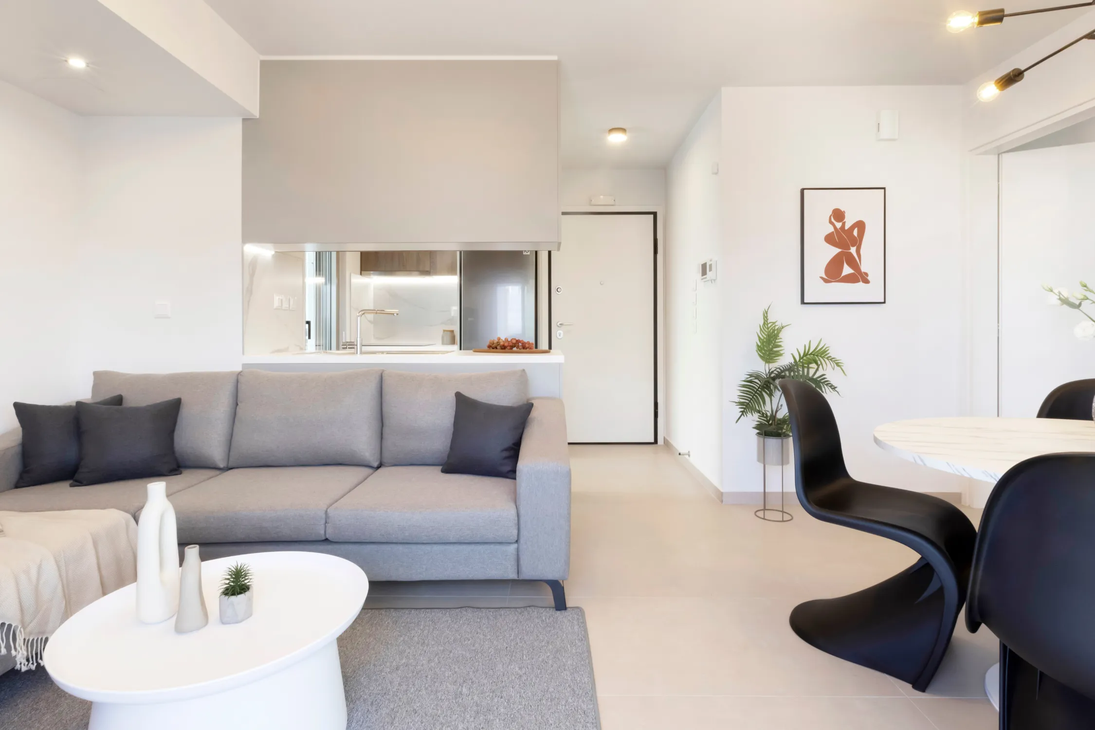 Royal Blue Residence II - gallery image 1