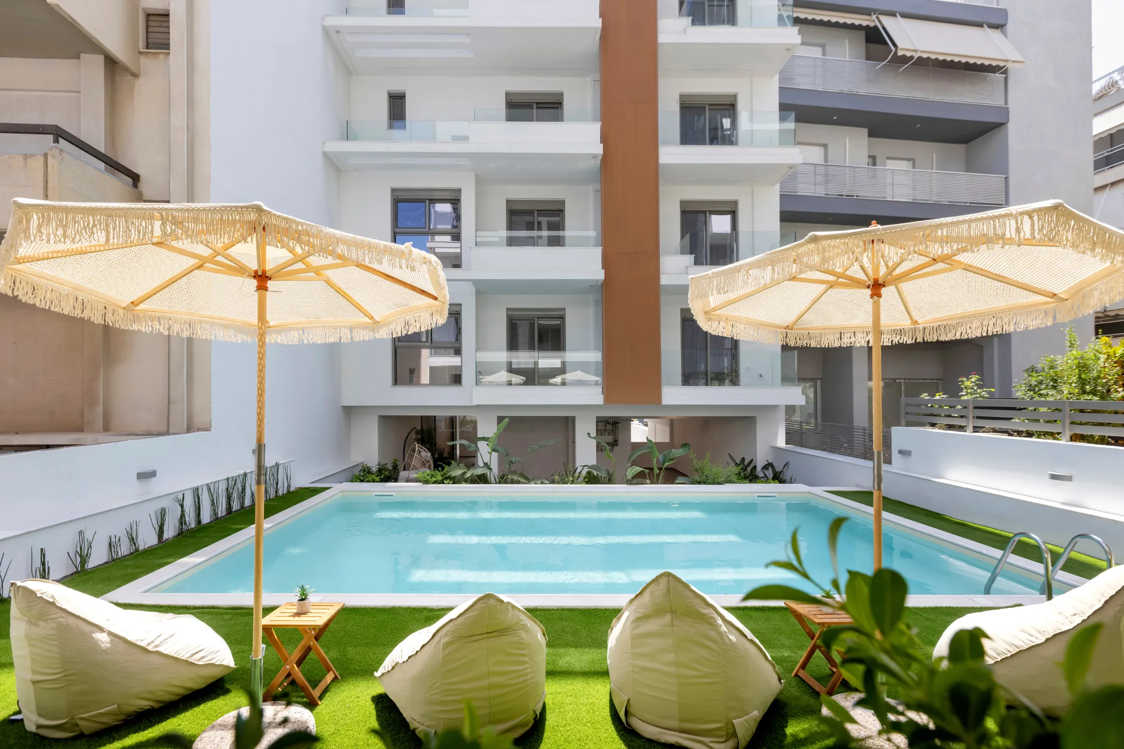 Royal Blue Residence II - gallery image 5